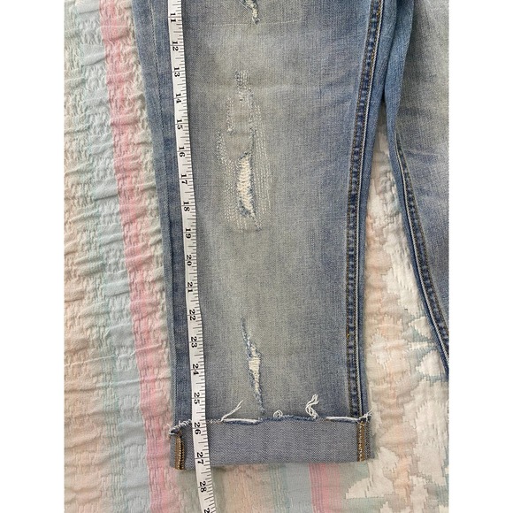 Light Wash VS Hipster Distressed Capri Jeans - Picture 4 of 8